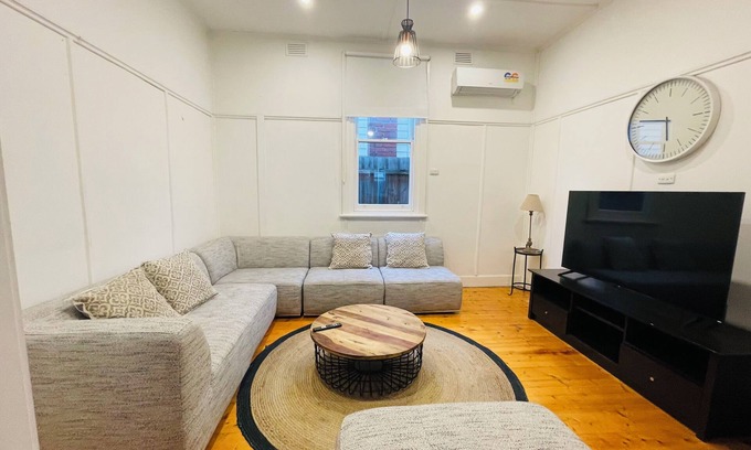 Footscray House | D114 Victorian Home Stay-close to city