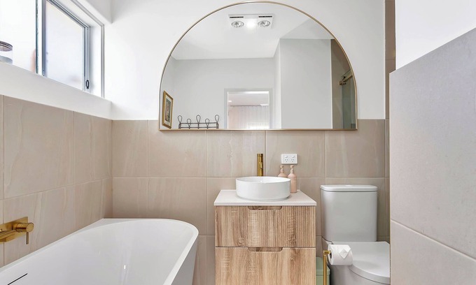 Port Noarlunga South House | Daisy's Beachside Cottage-Picnic Garden, Pool Table & Games in Port Noarlunga