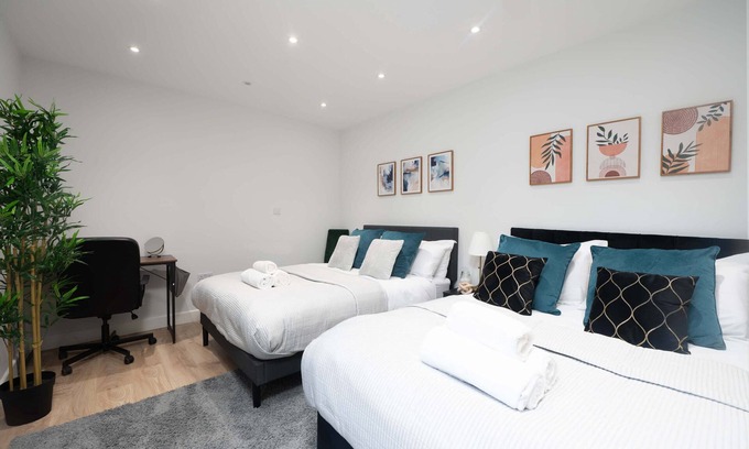 Tollington Apartment | Daniela | 2 Bedroom Apartment | Sleeps 6
