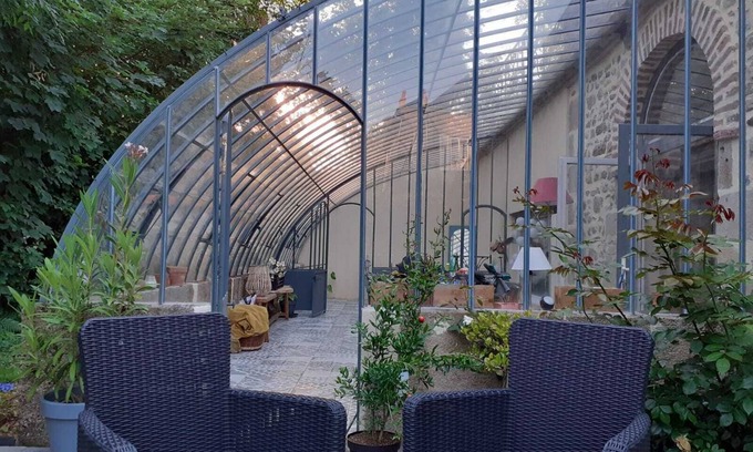 Bourbon-l'Archambault House | Dans le Parc d' une Villa Belle Epoque Appartement Atypique Avec sa Serre!