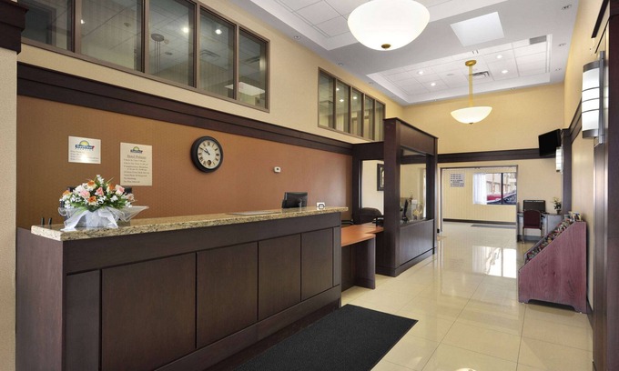 Brampton Hotel | Days Inn by Wyndham Brampton