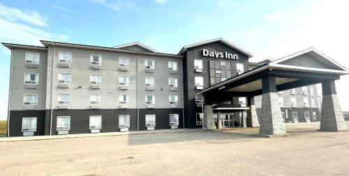 Clairmont Hotel | Days Inn by Wyndham Grande Prairie