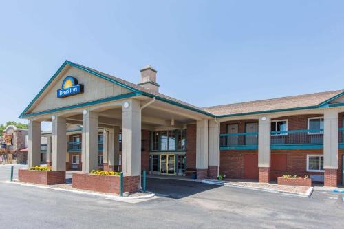 Hays Hotel | Days Inn by Wyndham Hays