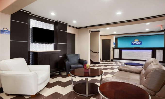 Conroe Hotel | Days Inn & Suites by Wyndham Conroe North