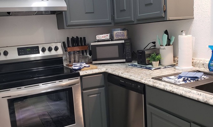 Joplin Condo | Dazzling, Cozy Retreat in convenient and secure apartment complex location.