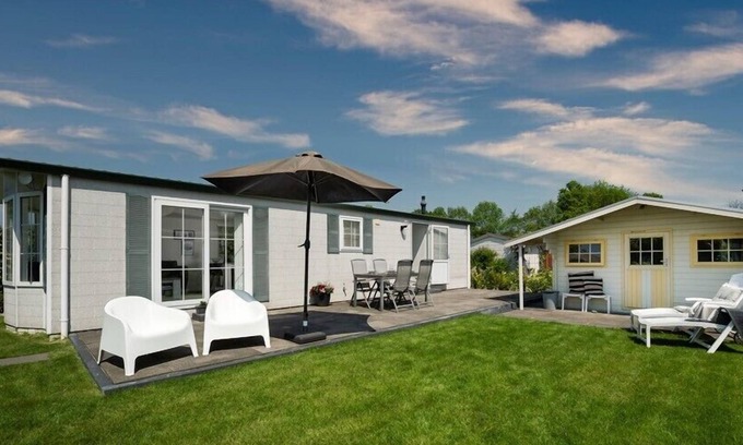 Goedereede Ski Chalet | De Goede Ree 20 comfortable chalet near the North Sea