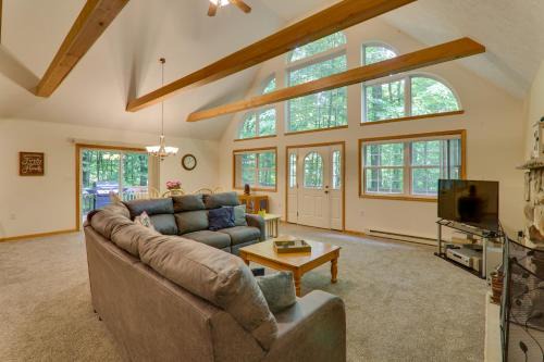 Pocono Lake House | Deck and Resort Amenities Arrowhead Lake Home!