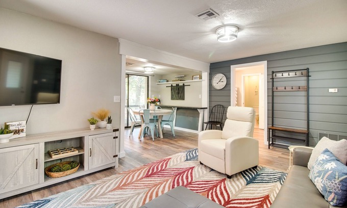 Grove Cabin | Deck + Dock Access: Lakefront Grove Cabin!