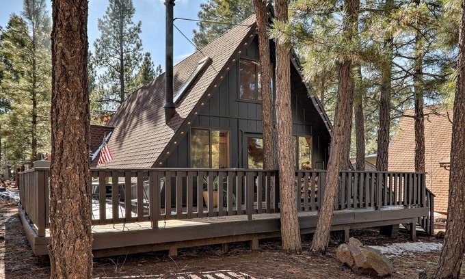 Munds Park Cabin | Deck & Forest Views: Munds Park A-Frame Cabin