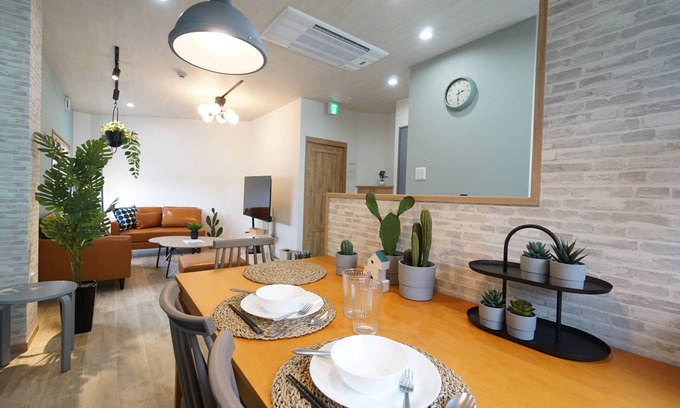 Nishinari House | Deep Osaka! B runway 2 minutes from the station! Ideal location for sightseeing in Namba & USJ Osaka! Up to 10 people are allowed at the same price.