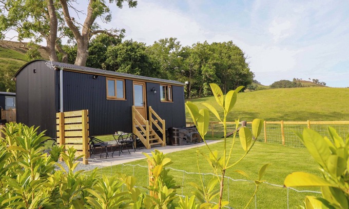 Oswestry Cottage | DEFAID CYMREIG, pet friendly, character holiday cottage in Oswestry