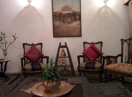 New Friends Colony Bed & Breakfast | Delhi Bed and Breakfast