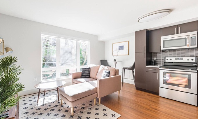 West Bellevue Apartment | Delightful Bellevue 1BR w/Coffee Bar, nr Transport, by Blueground