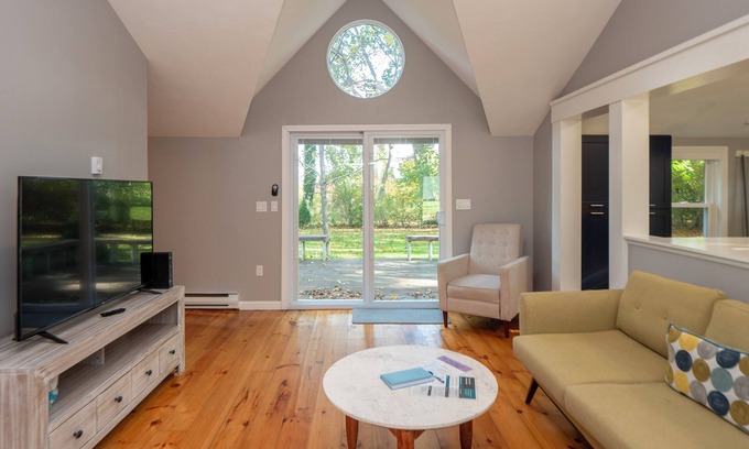 Middletown House | Delightful, Charming, Oversized 2 bedroom 2 bath Cottage!