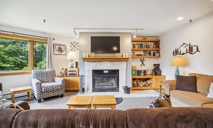 Central Vermont- Killington Condo | Delightful Highridge Condo B16B with Indoor Pool and mountain views
