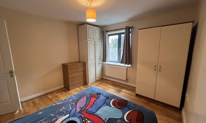 Drogheda Apartment | delux private room in drogheda town center , easy transfer to dublin.