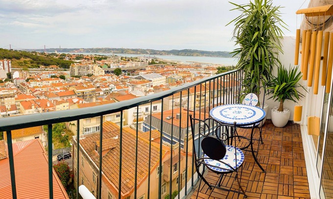 Alges Apartment | Deluxe 3-bedroom Duplex with stunning Lisbon views