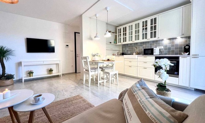 Vantacici Apartment | Deluxe Apartment I. near the beach with Jacuzzi