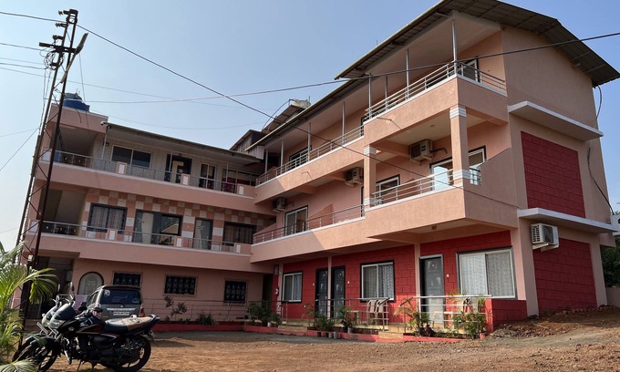 Medha Hotel | Deluxe Double Room Without Balcony