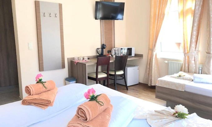 Adorf Apartment | Deluxe Dreibettzimmer mit Eigenem Bad