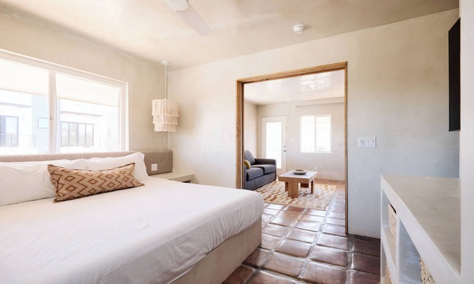 Imperial Beach Apartment | Deluxe One Bedroom King Suite Oceanview