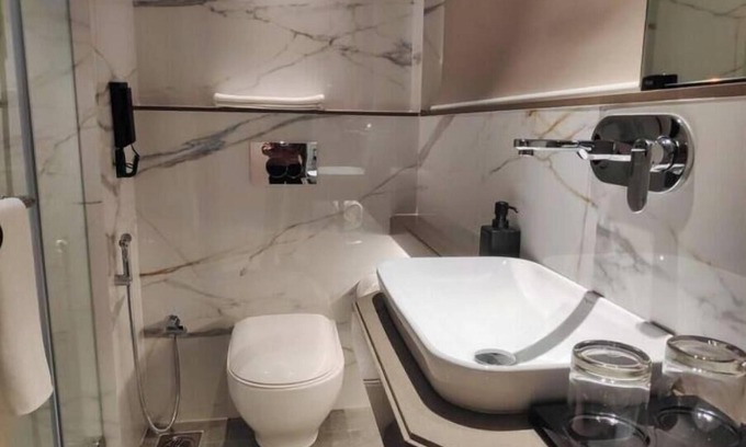 Andheri East Apartment | Deluxe room in MIDC Andheri E