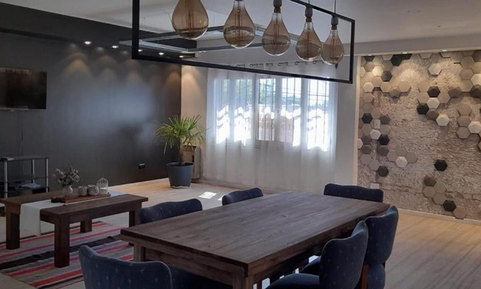 San Martin Apartment | Departamento céntrico en San Martín, amplio, con aire acondicionado y cochera privada