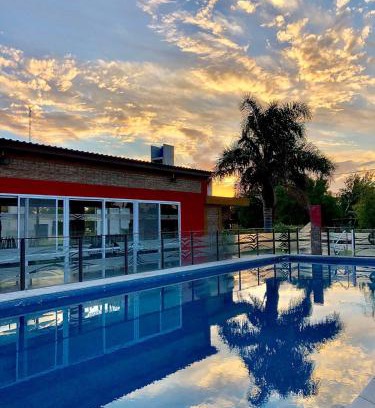 Miramar Apartment | Descansa en Nueva Andalucía- Departamento con pileta y quincho en Miramar