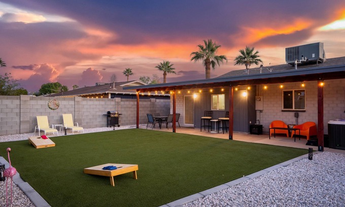 Scottsdale Highlands Estates House | Desert Bloom l 5 min to Old Town l Hot Tub