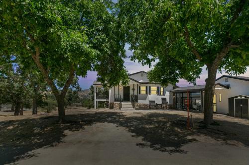 Stallion Springs House | Desert Mountain Escape with Private Hot Tub home