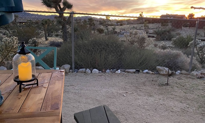 Yucca Valley House | Desert oasis - Hot tub and view