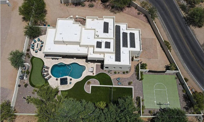 Cave Creek House | Desert Oasis Views Pool + Courts Walk to Town