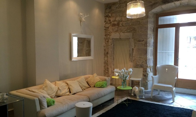 Les Vans Cottage | Design gite in an 18th-century town house