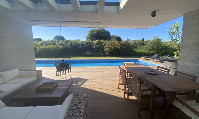 Liencres House | Design house with pool near the beach.