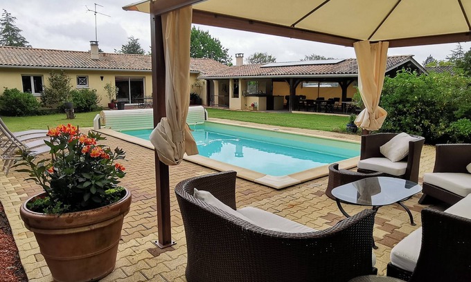 Saint-Medard-de-Guizieres House | Detached villa with park and private pool. Collect your boiled eggs