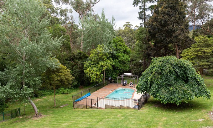 Upwey Apartment | Detached Apartment plus breakfast - historic and elegant