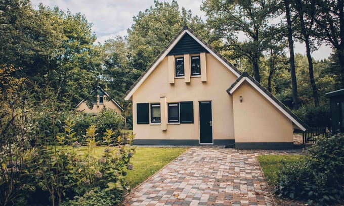 Hooghalen House | Detached bungalow with terrace in beautiful Drenthe.