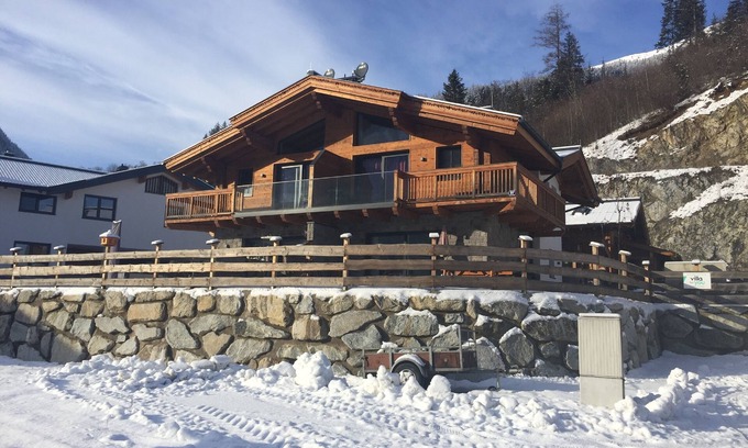 Wald im Pinzgau Ski Chalet | Detached chalet with sauna and terrace