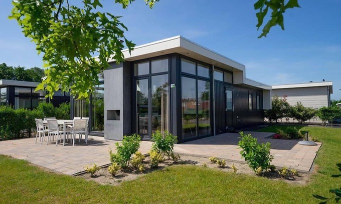 Linden House | Detached chalet with three bedrooms, one bathroom and a dishwasher