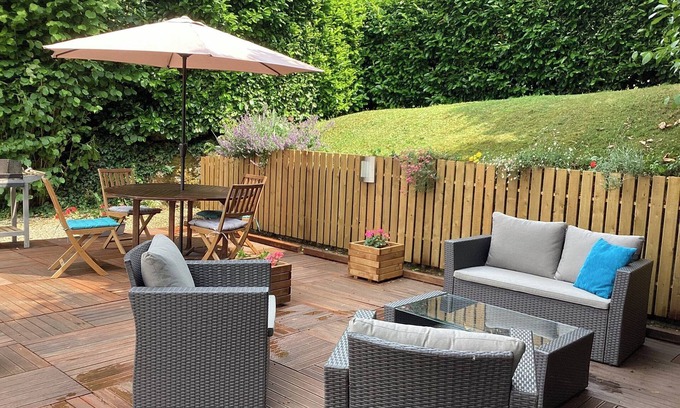 Civray House | Detached cosy, pretty cottage and garden, walking distance to town, sleeps 4.