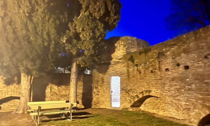 Castel Bolognese Condo | Detached house in front of large gardens