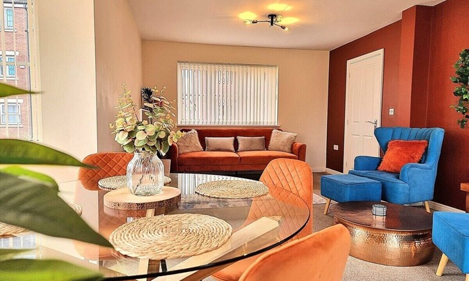 Birstall House | Detached House w/Free Parking | Long Stay Discount