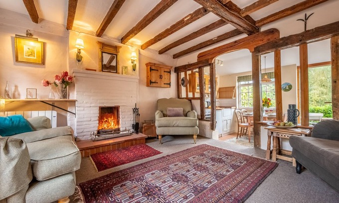 Lavenham Cottage | Devine wooden beamed cottage in the heart of England’s best preserved medieval village - Weavers Cot