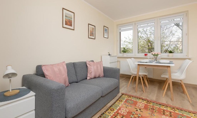 Rakowiec Apartment | Dickens St Apartment Warsaw by Noclegi Renters