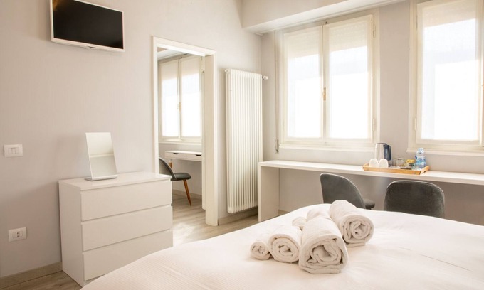 Prato House | Dimora 16 Rooms & Garden