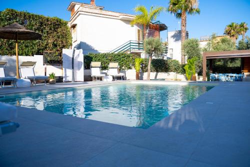 Noto Marina Bed & Breakfast | DimorAmare LUXURY BeB POOL AND BEACH