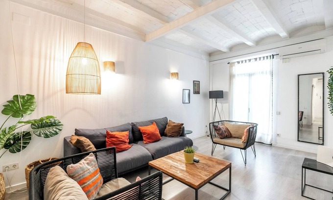 Hostafrancs Apartment | Discover your home in Barcelona: design, comfort and perfect location