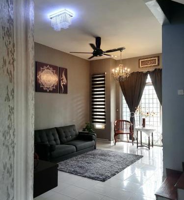 Bandar Penawar House | DKAMAR Homestay At Desaru, Fully Aircond, WiFi, Coway, Street View 4 min to Desaru Beach