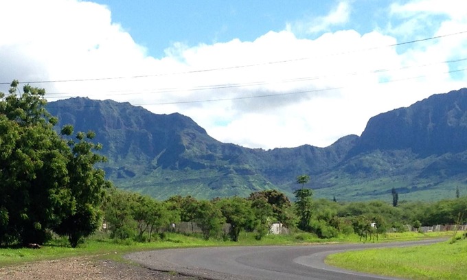 Waianae House | DO NOT BOOK THIS LISTING, SEE MY other LISTING :4 bdrm2 bath. Exact same listing