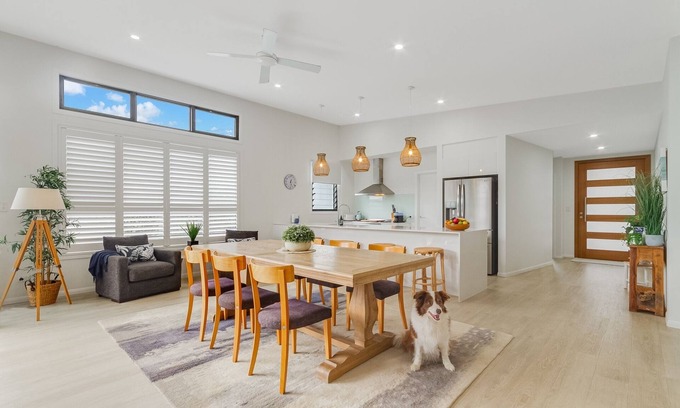 Pottsville House | Dog-Friendly Beach House @ Black Rocks by uHoliday